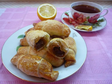 Круассаны с варенкой слоеные