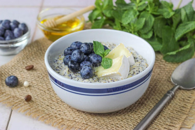 Овсянка с сыром и маком