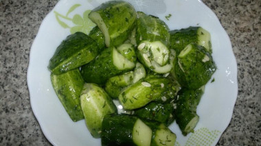 Рецепт - Быстрые малосольные огурцы в пакете с солью - Шаг 5 -  Огурчики готовы.Приятного аппетита.