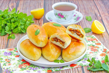 Пирожки с изюмом в духовке