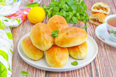 Пирожки с изюмом в духовке