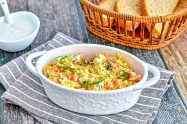 Салат ПП Оливье без майонеза с йогуртом и курицей