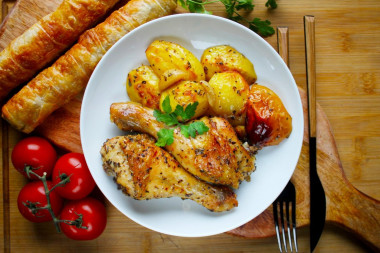 Курица с картофелем и яблоками в духовке запечённые
