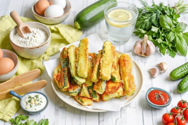 Кабачки жареные на сковороде с чесноком