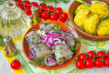 Маринованная щука с луком и уксусом