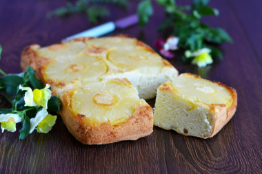 Шарлотка с ананасом