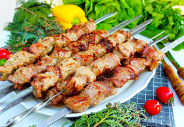 Советский шашлык с уксусом и луком из свинины