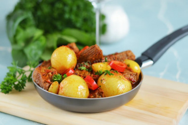 Говядина тушеная с луком