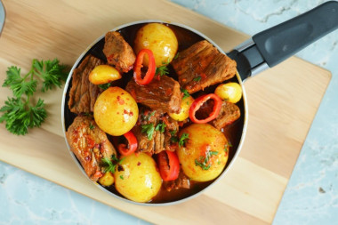 Говядина тушеная с луком