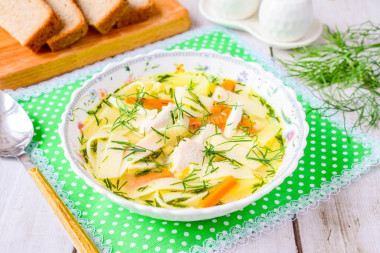 Куриный суп с лапшой и яйцом