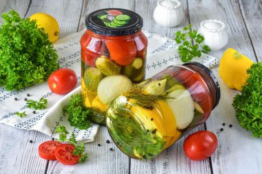 Патиссоны с помидорами и огурцами