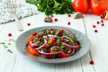 Салат с куриной печенью и помидорами орехами и гранатом