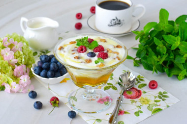 ПП Десерт из греческого йогурта меда и орехов