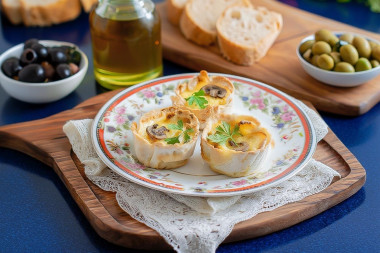 Тарталетки с грибами и сыром
