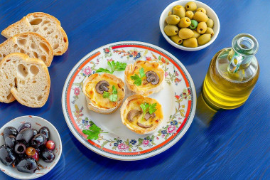 Тарталетки с грибами и сыром