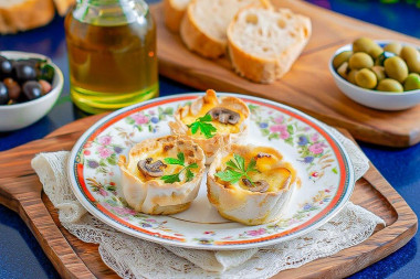 Тарталетки с грибами и сыром