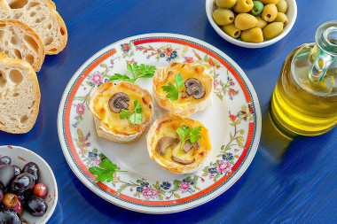 Тарталетки с грибами и сыром