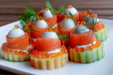 Морская закуска из семги