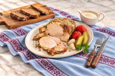 Свинина запеченная куском в фольге