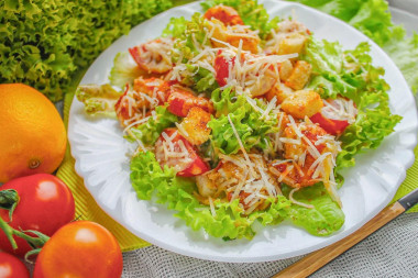 Салат Цезарь с креветками классический