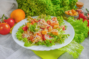 Салат Цезарь с креветками классический