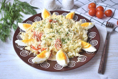 Салат из пекинской капусты с помидорами