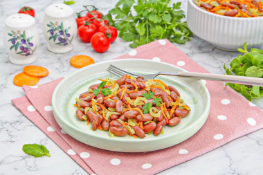 Красная фасоль с морковью и луком тушеная