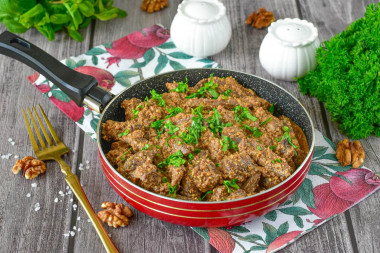 Говядина с грецкими орехами
