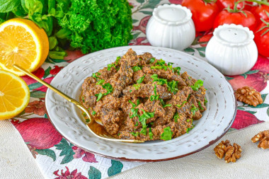 Говядина с грецкими орехами