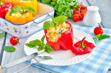 Фаршированные перцы с рисом и овощами в духовке