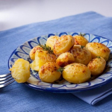 Маринованный картофель целиком в духовке