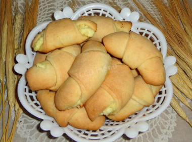 Вкусные творожные рогалики с медом