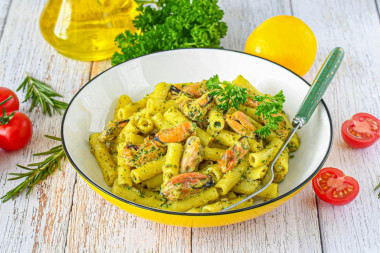 Макароны с мидиями