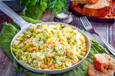 Рис с замороженными овощами