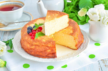 Творожная запеканка со сметаной и манкой в духовке