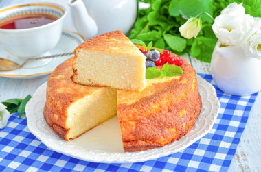 Творожная запеканка со сметаной и манкой в духовке