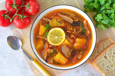 Постная солянка с грибами