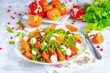 Салат с хурмой сыром и рукколой