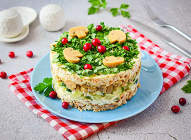 Салат Ирина с копчёной курицей и грибами