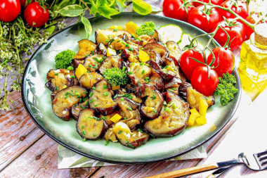 Баклажаны жареные с луком
