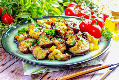 Баклажаны жареные с луком