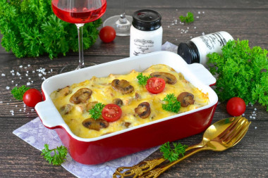 Курица в соусе бешамель с грибами