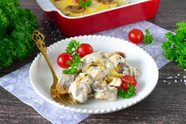 Курица в соусе бешамель с грибами