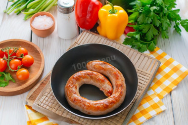 Домашняя колбаса жареная на сковороде