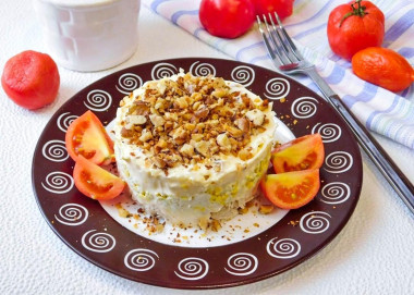 Салат с куриной грудкой и орехами грецкими
