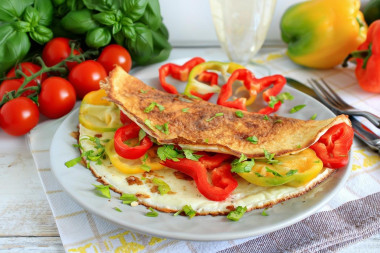 Омлет с мукой и молоком на сковороде