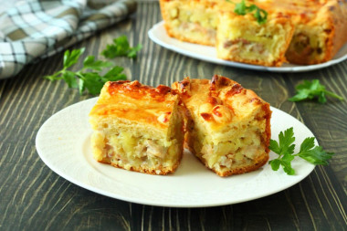 Слоеный пирог с курицей и картошкой