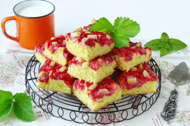 Пирог с клубникой и апельсиновой цедрой из дрожжевого теста