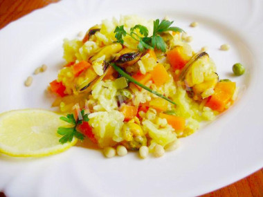 Плов с морепродуктами мидиями
