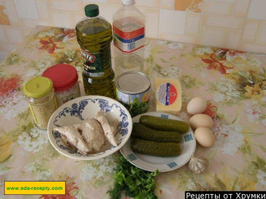 Рецепт - Салат куриное филе, соленые огурцы и майонез - Шаг 1 - Берем все необходимые продукты по списку.